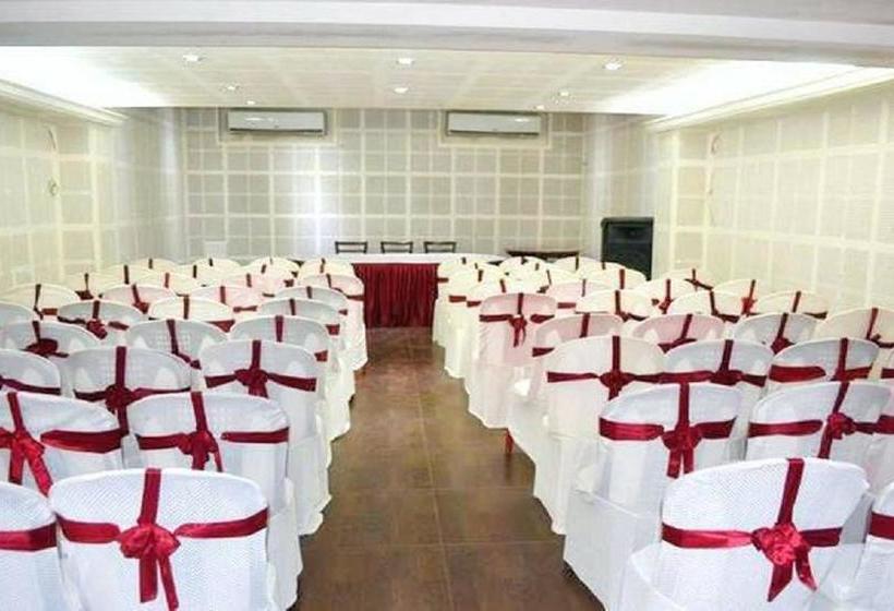 ホテル Newton S Neelakanta Boutique Beach Resort