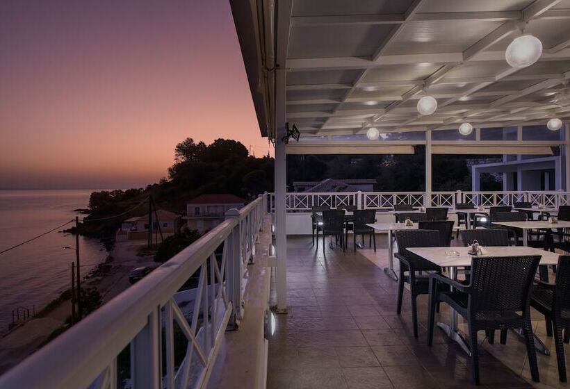 هتل Nefeli Beach