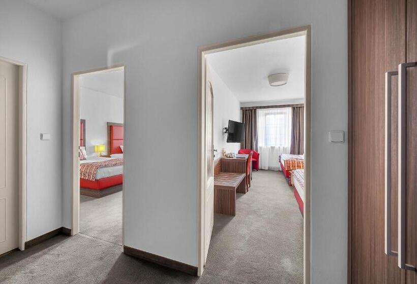 Отель Nelly Kellys