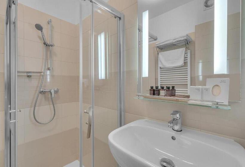 Отель Nelly Kellys