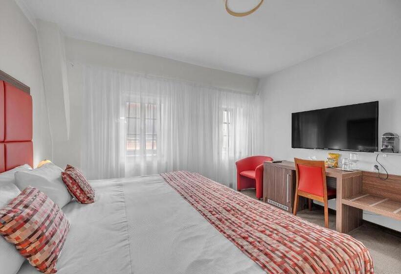 Отель Nelly Kellys