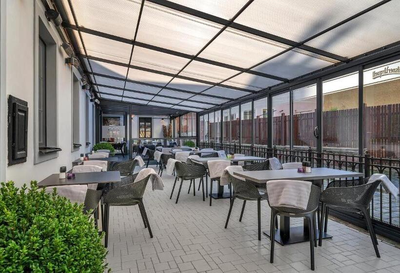 Отель Nelly Kellys