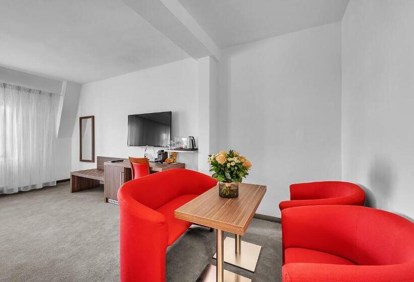 Отель Nelly Kellys