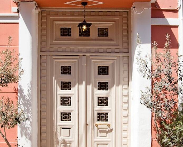 فندق Omorfi Poli