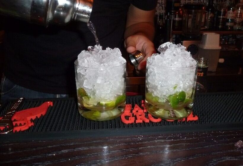 فندق Omorfi Poli