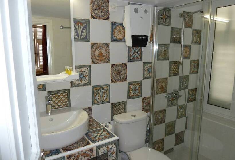 فندق Omorfi Poli