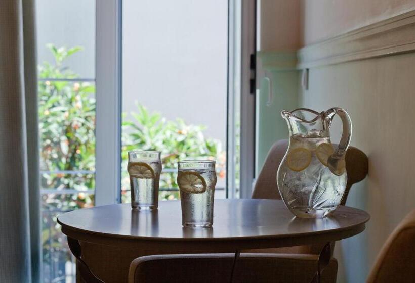 فندق Omorfi Poli