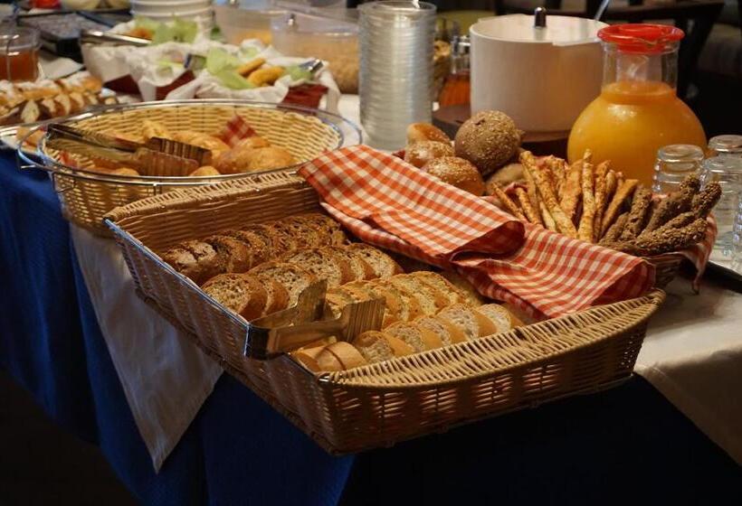 فندق Omorfi Poli