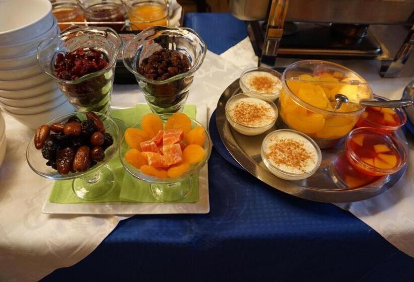 فندق Omorfi Poli