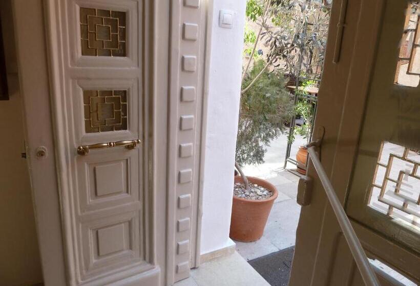 فندق Omorfi Poli