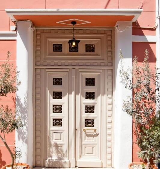 فندق Omorfi Poli