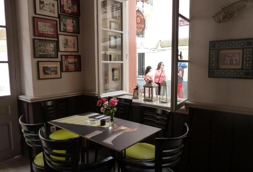 فندق Omorfi Poli