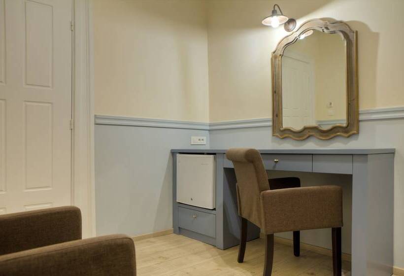 فندق Omorfi Poli