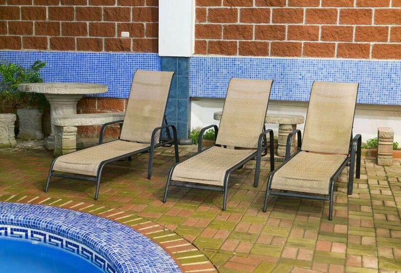 هتل Puntarenas Beach