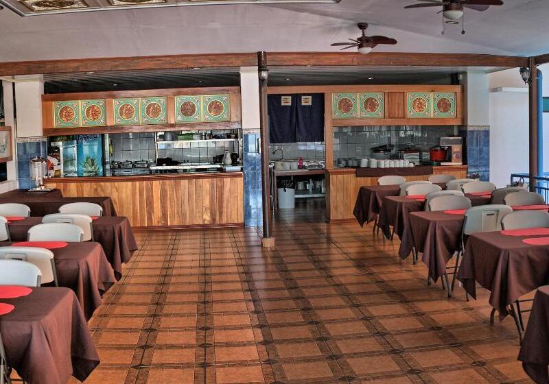 هتل Puntarenas Beach