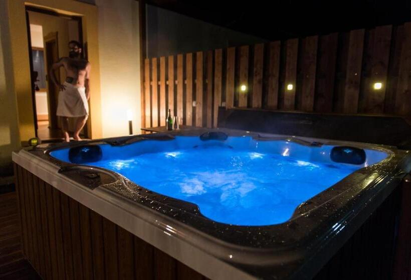 בית מלון כפרי Resort Lesní Lázně