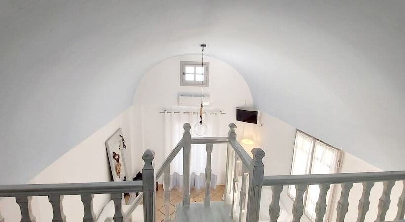 ホテル Santorini Mesotopos