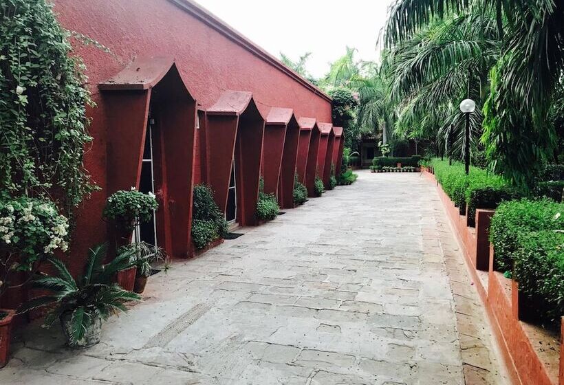 Отель Sheela, 100m From Taj Mahal