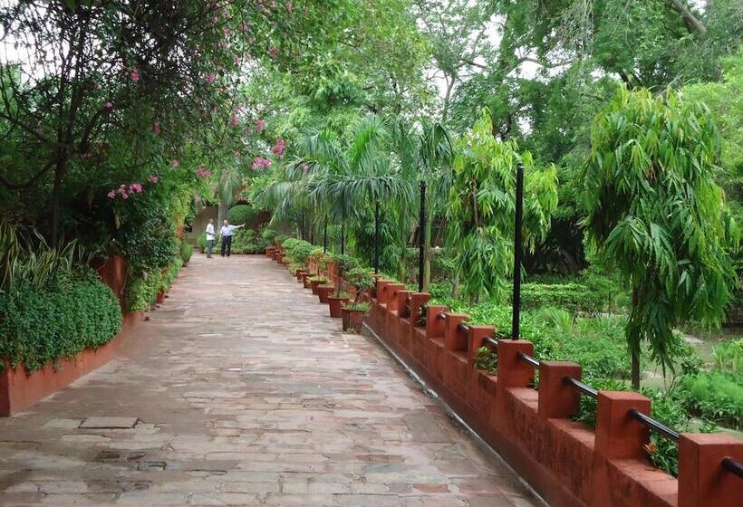 Отель Sheela, 100m From Taj Mahal