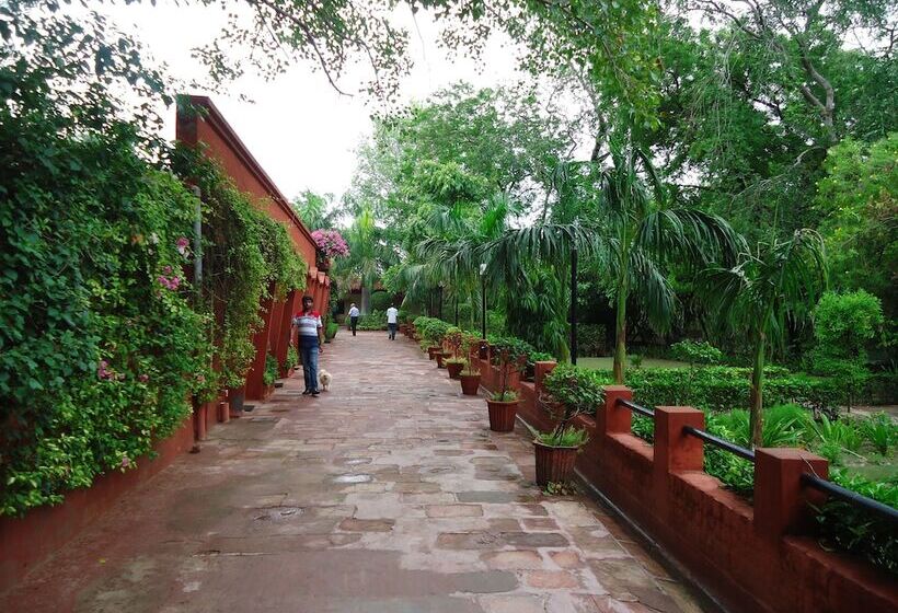 Отель Sheela, 100m From Taj Mahal