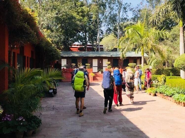 Отель Sheela, 100m From Taj Mahal