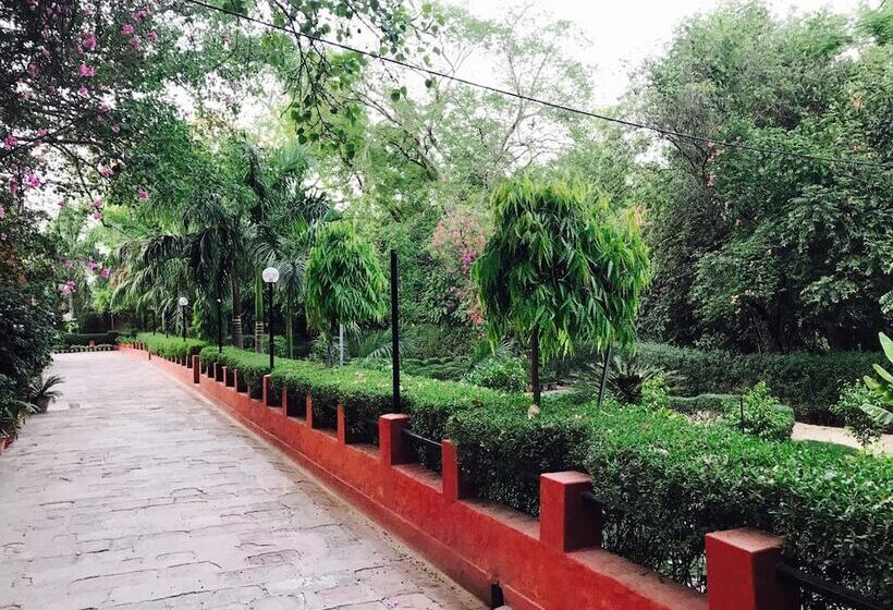 Отель Sheela, 100m From Taj Mahal