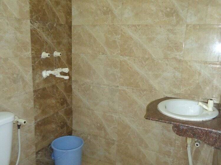 Отель Sheela, 100m From Taj Mahal