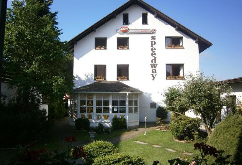 هتل Penzion Speedway