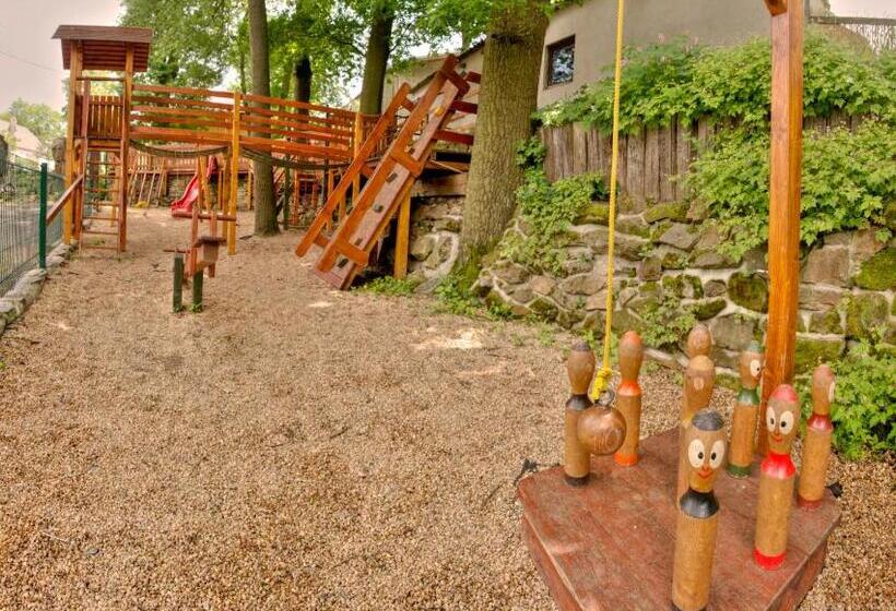 هتل Steak Restaurant Penzion Country Saloon