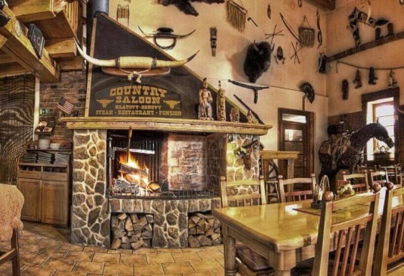 ホテル Steak Restaurant Penzion Country Saloon