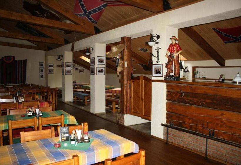 ホテル Steak Restaurant Penzion Country Saloon