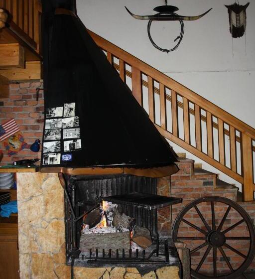 هتل Steak Restaurant Penzion Country Saloon