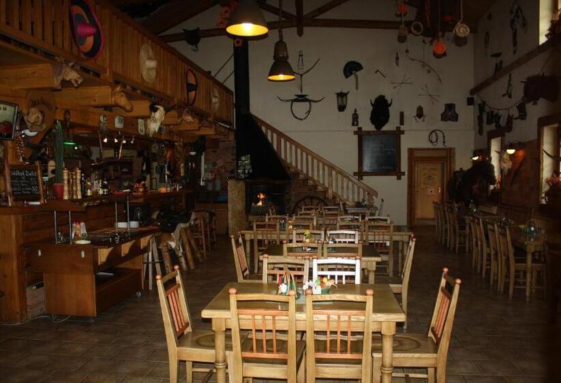 هتل Steak Restaurant Penzion Country Saloon