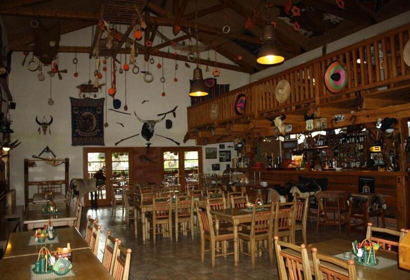 ホテル Steak Restaurant Penzion Country Saloon