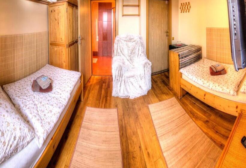 ホテル Steak Restaurant Penzion Country Saloon