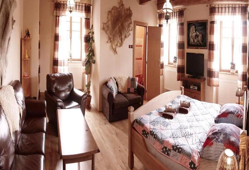 ホテル Steak Restaurant Penzion Country Saloon