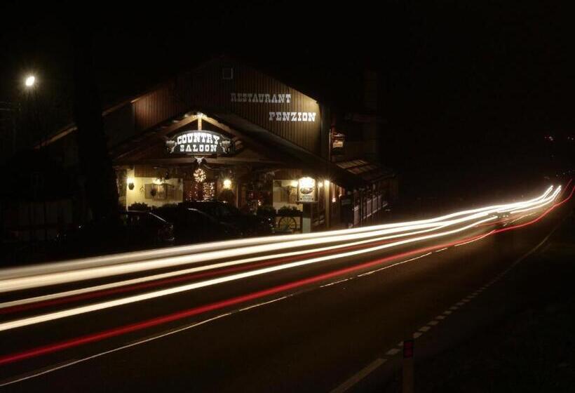 ホテル Steak Restaurant Penzion Country Saloon