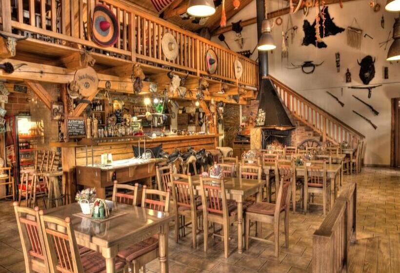 ホテル Steak Restaurant Penzion Country Saloon