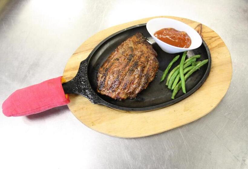 ホテル Steak Restaurant Penzion Country Saloon