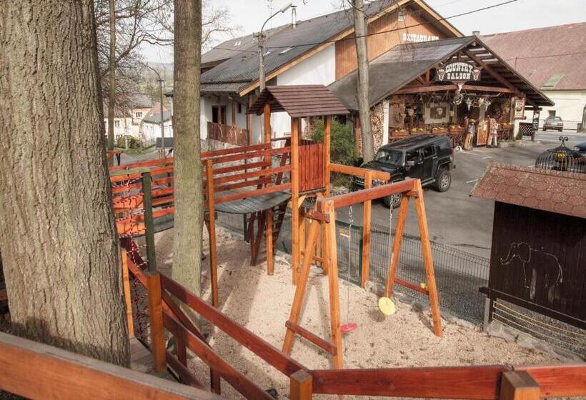 هتل Steak Restaurant Penzion Country Saloon
