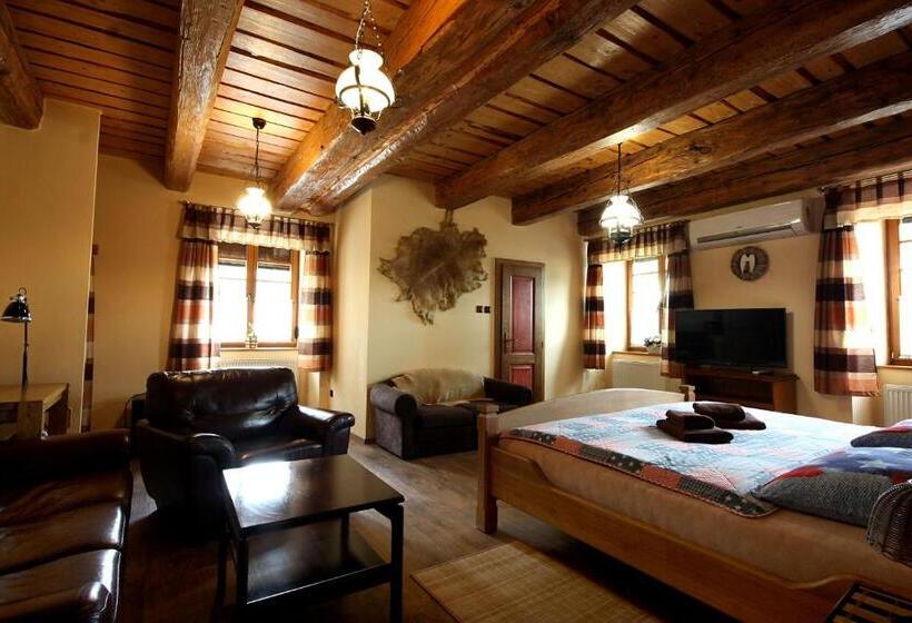 هتل Steak Restaurant Penzion Country Saloon