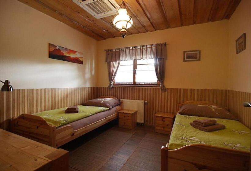 ホテル Steak Restaurant Penzion Country Saloon