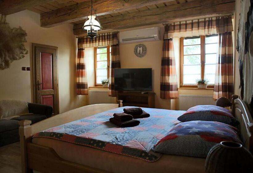 ホテル Steak Restaurant Penzion Country Saloon