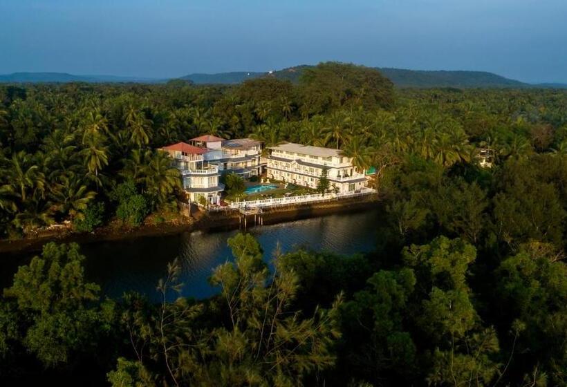 בית מלון כפרי Stone Wood Riverfront Resort, Siolim