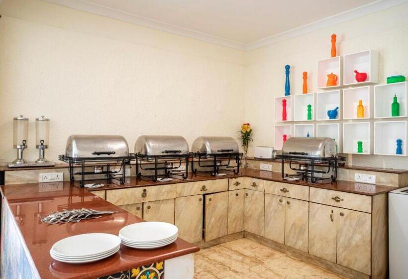 בית מלון כפרי Stone Wood Riverfront Resort, Siolim