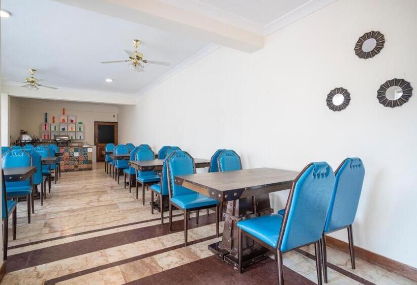 בית מלון כפרי Stone Wood Riverfront Resort, Siolim