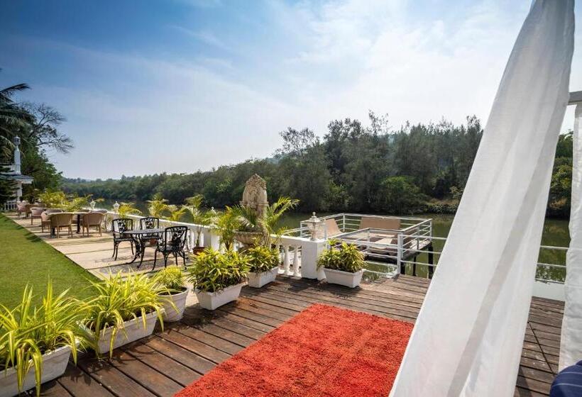 호텔 Stone Wood Riverfront Resort, Siolim
