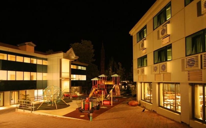 בית מלון כפרי Summer Plaza Resort