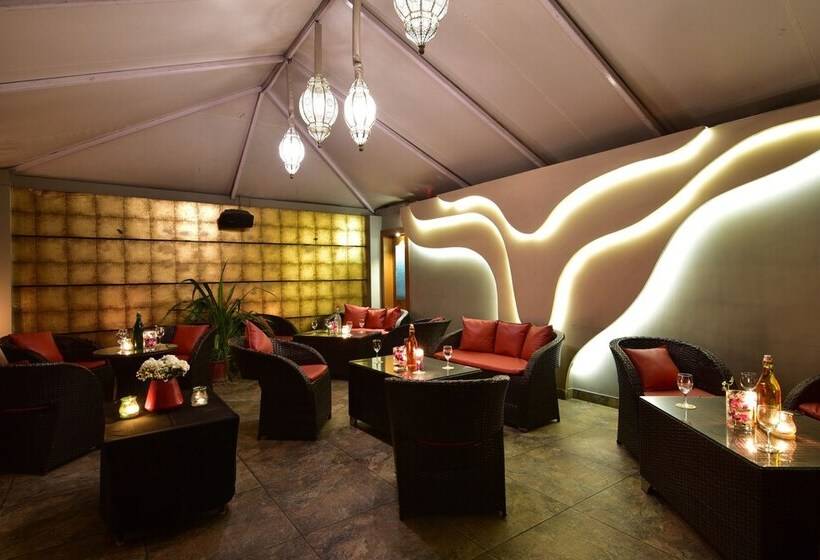 Отель Surya Plaza