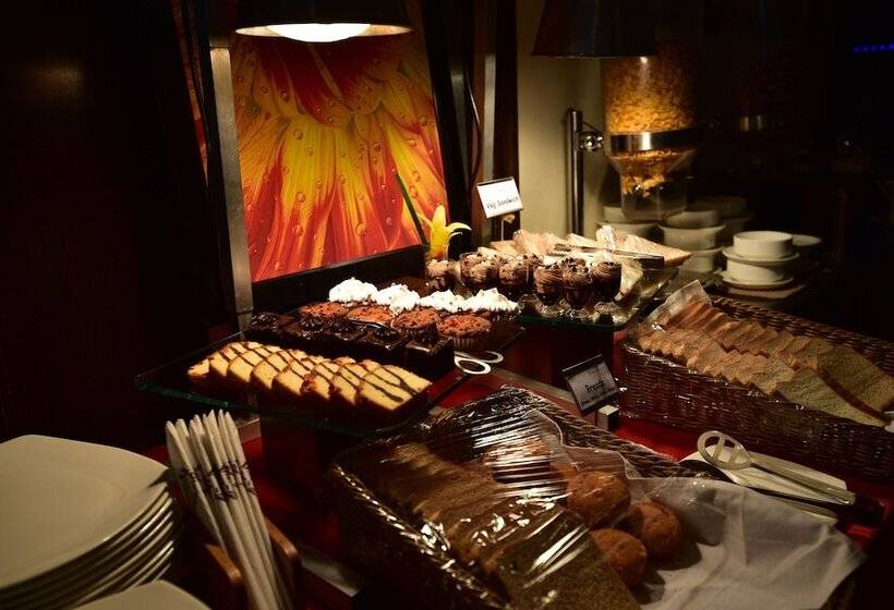 Отель Surya Plaza